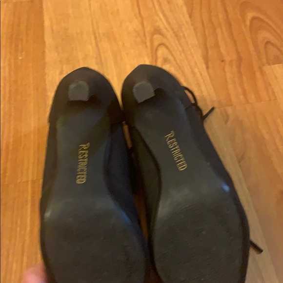 Woman’s Black Heels - Picture 4 of 4